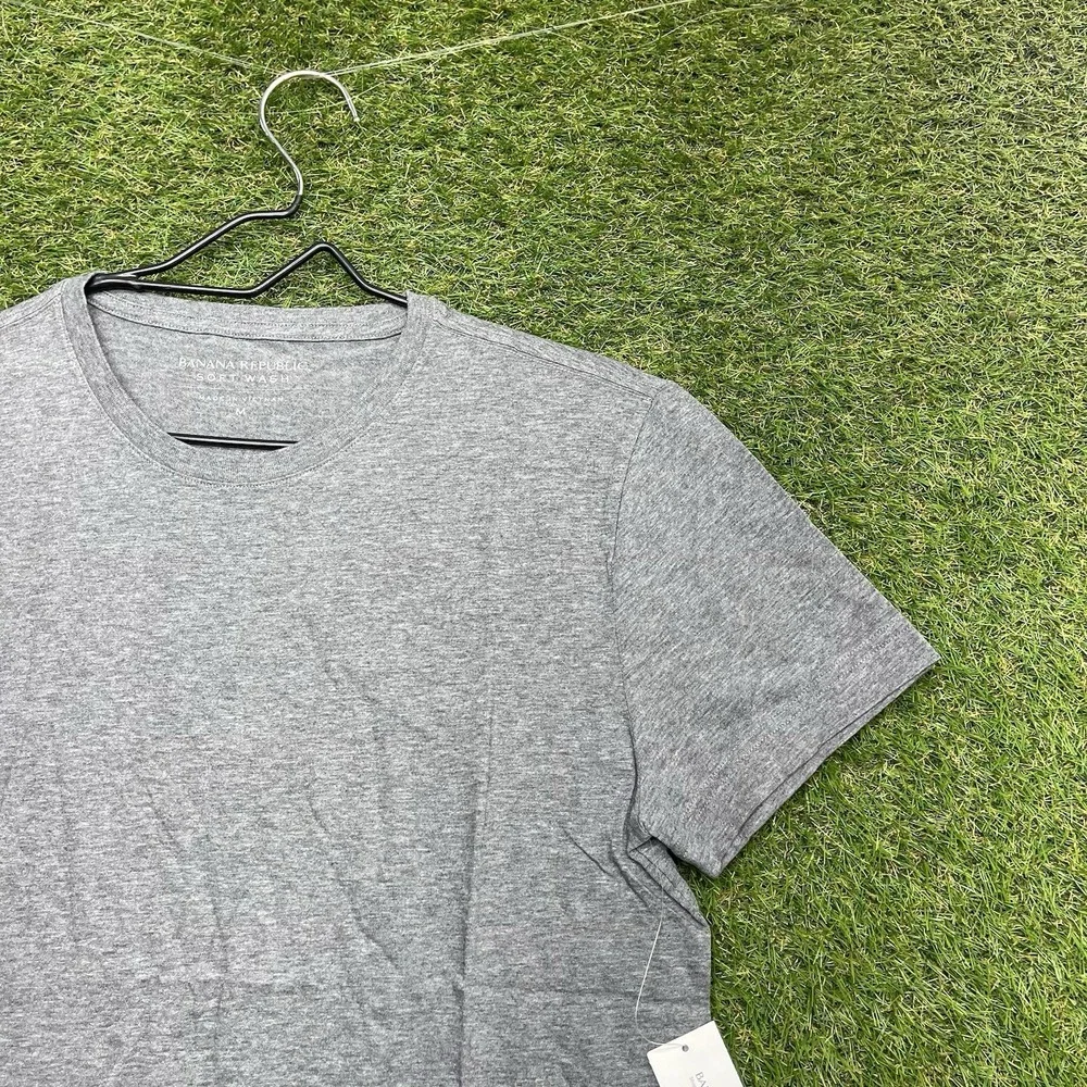 Banana Republic shop confidence